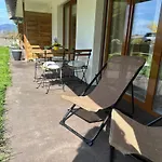 Capobnb 2min Zum See, Nahe Interlaken, Garten Spiez