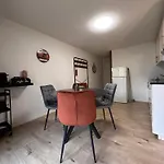 Capobnb 2min Zum See, Nahe Interlaken, Garten Apartamento Spiez
