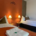 Capobnb 2min Zum See, Nahe Interlaken, Garten Apartman *