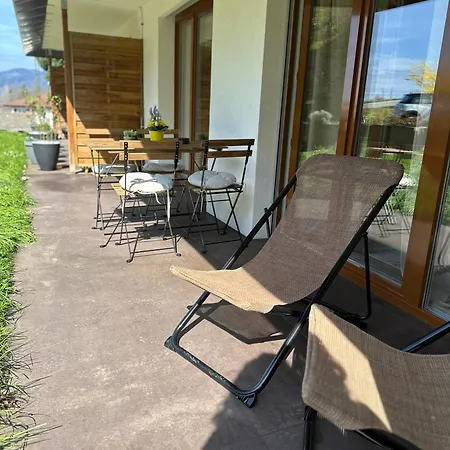 Capobnb 2min Zum See, Nahe Interlaken, Garten Spiez