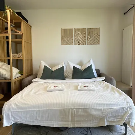 Capobnb 2min Zum See, Nahe Interlaken, Garten Spiez