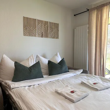 Capobnb 2min Zum See, Nahe Interlaken, Garten Lejlighed Spiez