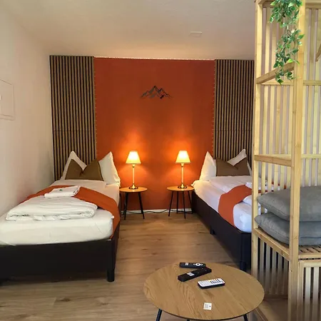 Capobnb 2min Zum See, Nahe Interlaken, Garten Spiez