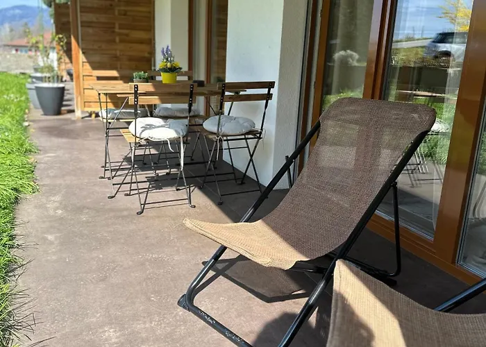 Capobnb 2min Zum See, Nahe Interlaken, Garten Spiez